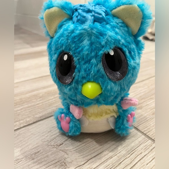 Hatchimals Interactive Blue Toy with Accessories - Picture 5 of 7